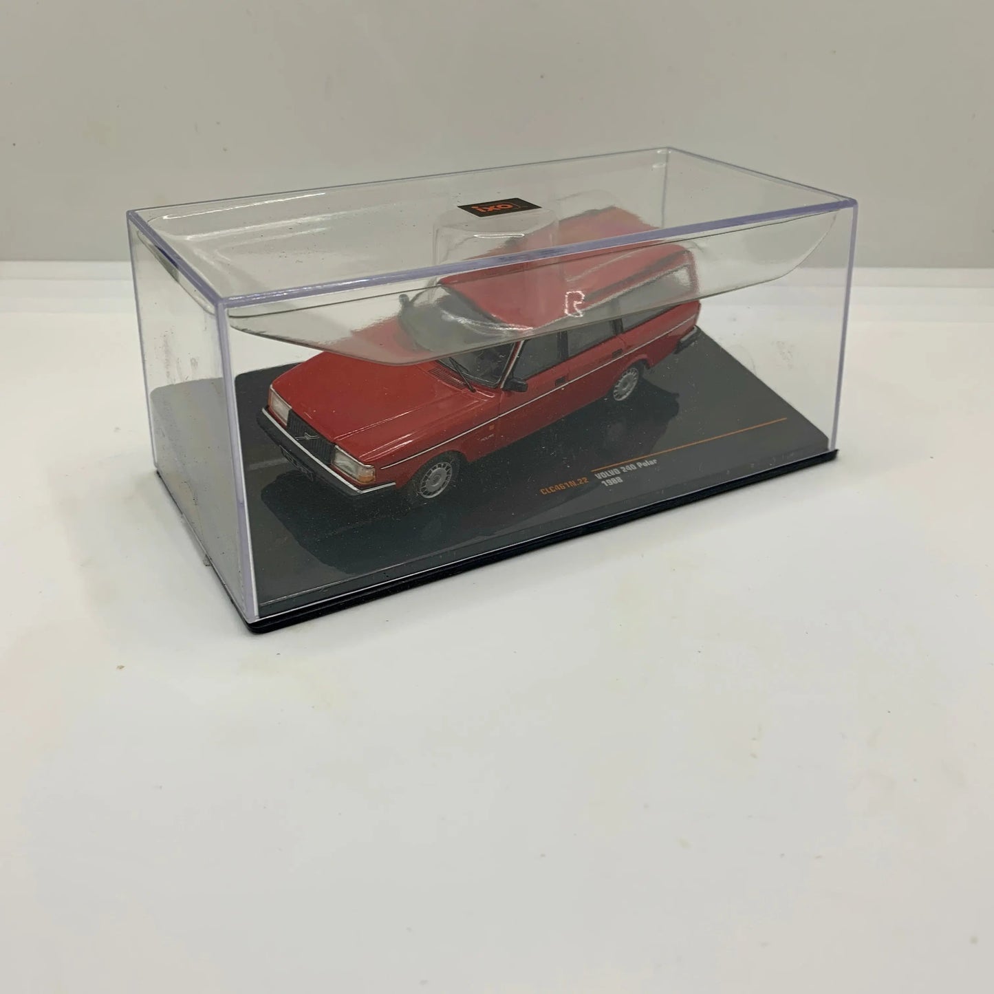 Iconic Volvo 240 Polar 1988 1/43 Scale Cars Stock Car & Banger Toy Tracks