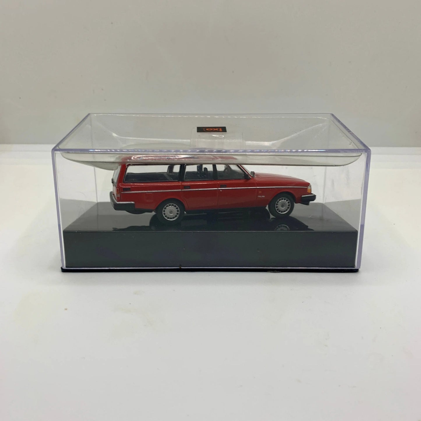 Iconic Volvo 240 Polar 1988 1/43 Scale  Cars Stock Car & Banger Toy Tracks