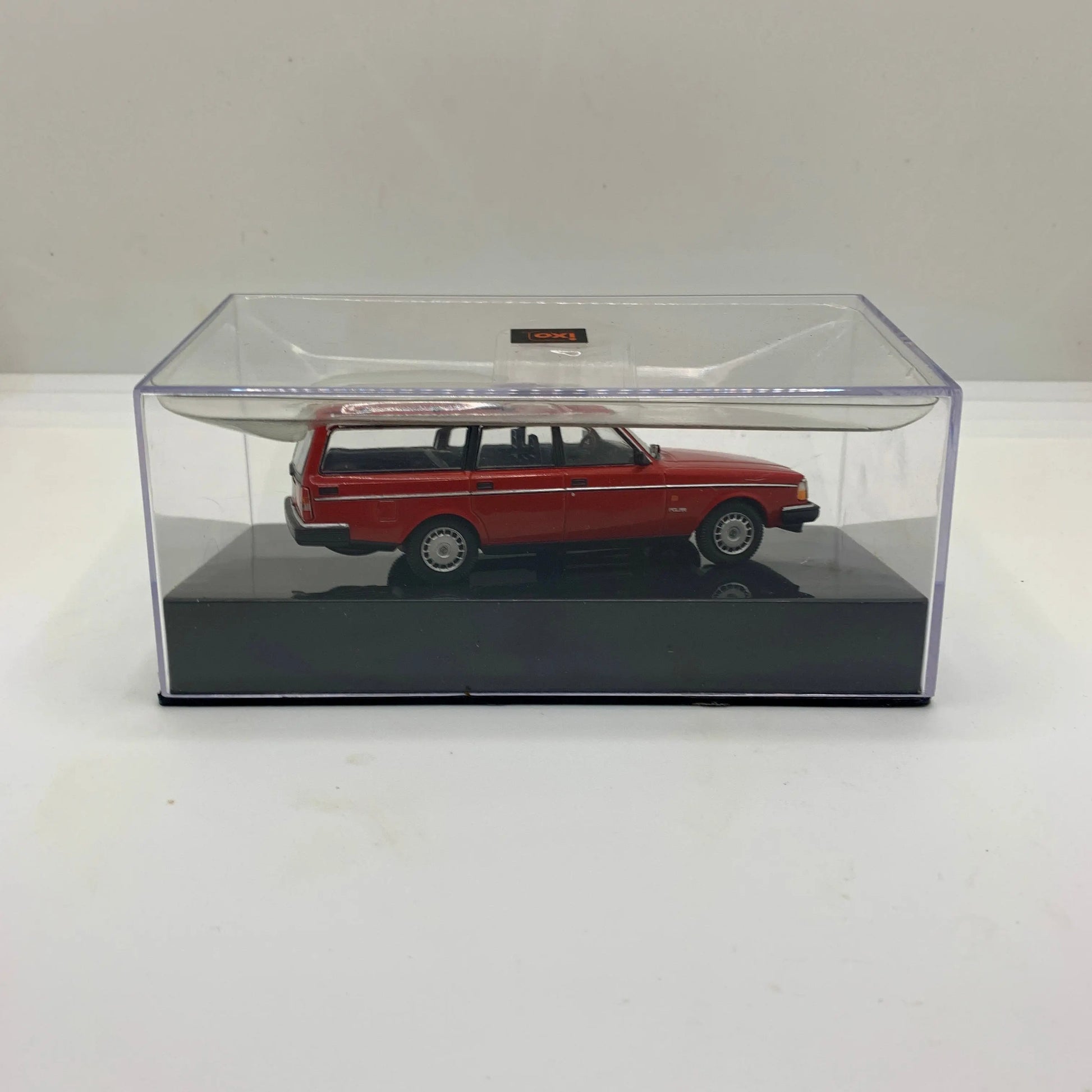 Iconic Volvo 240 Polar 1988 1/43 Scale  Cars Stock Car & Banger Toy Tracks