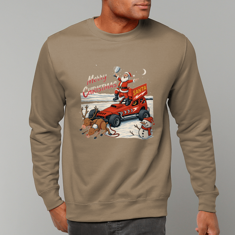 Man wearing a beige sweatshirt with a Christmas design featuring Santa Claus and reindeer as a brisca f1